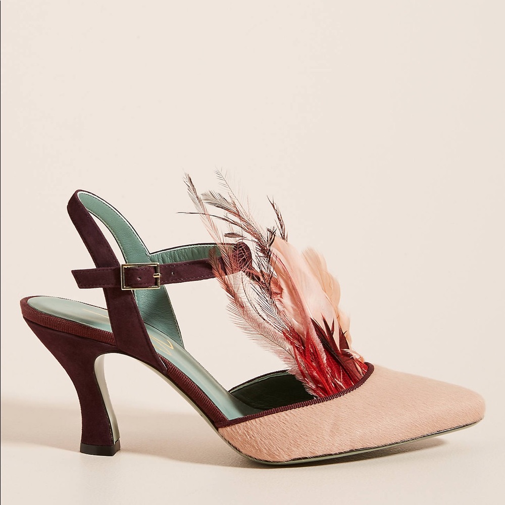 Paola d’Arcano pink feathered heels! NWOT. Perfect for a little bridal flair.